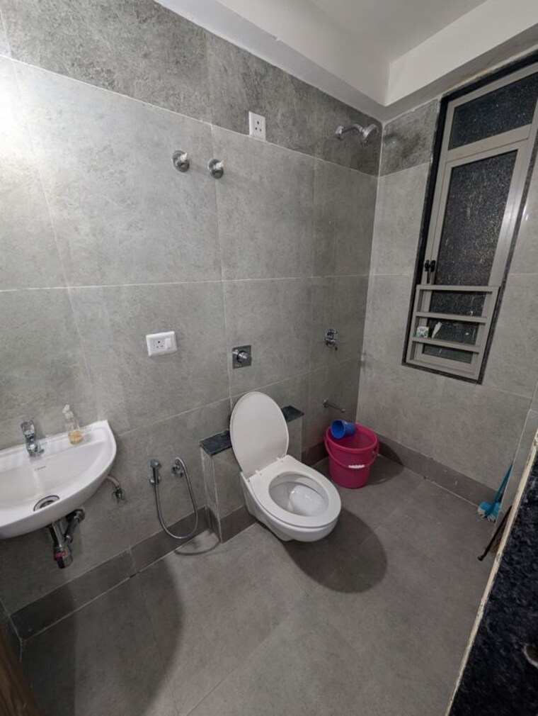 Bathroom, takshashila-more-towers 3 Bedroom 1840 Sq.Ft. Apartment In Ellisbridge Ahmedabad 9864475