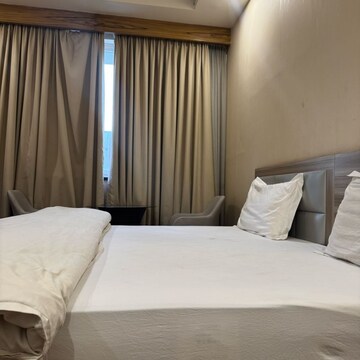  Pg For Rent in Dlf City Phase 3