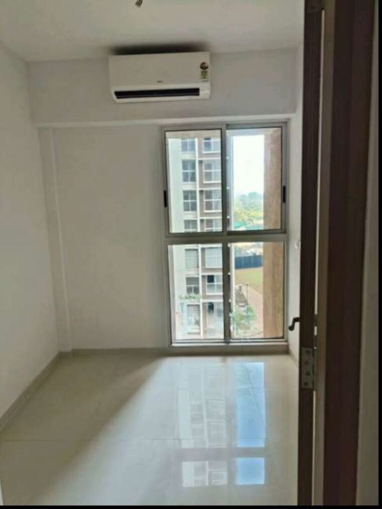 Room, lodha-upper-thane 2.5 Bedroom 800 Sq.Ft. Apartment In Anjur Thane 9864506