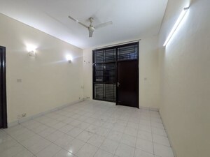 Room in 3 BHK Builder Floor at Empire Floors, Sector 57 – for Rent
