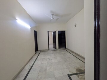 Room in 3 BHK Builder Floor at Empire Floors, Sector 57 – for Rent