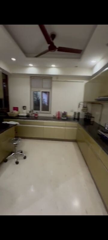 Kitchen in 4 BHK Villa at Sector 48 – for Rent