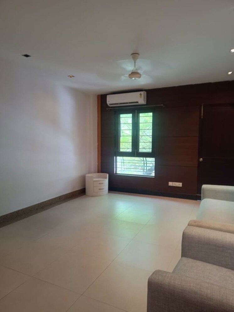 Room, geetanjali enclave 4 Bedroom 2700 Sq.Ft. Builder Floor In Geetanjali Enclave Delhi 9864546