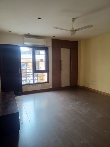 Room in 4 BHK Builder Floor at Geetanjali Enclave – for Rent