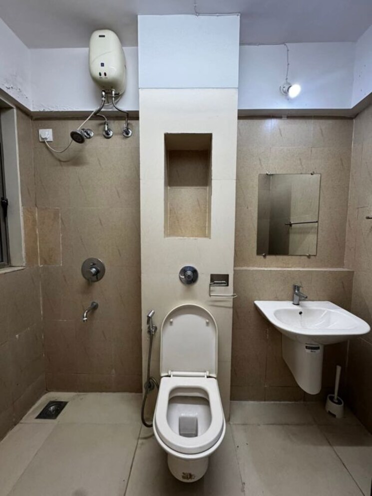 Bathroom, lodha-splendora 3 Bedroom 953 Sq.Ft. Apartment In Ghodbunder Road Thane 9864553