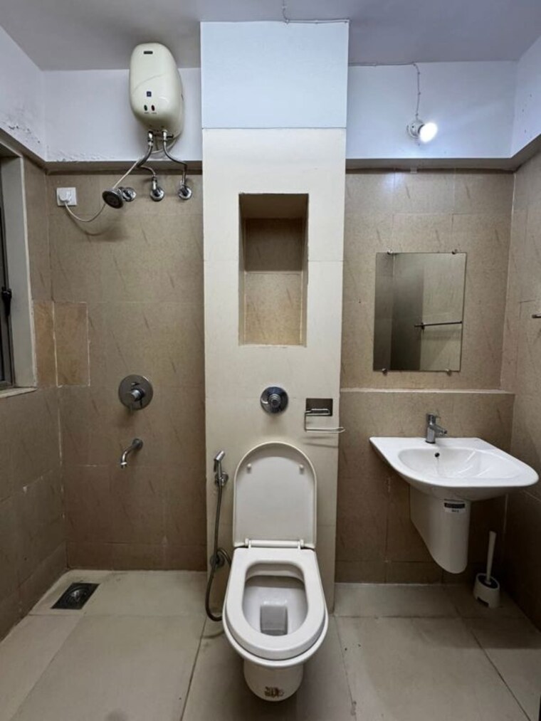 Bathroom, lodha-splendora 3 Bedroom 953 Sq.Ft. Apartment In Ghodbunder Road Thane 9864553