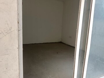 Room in 3 BHK Builder Floor at BPTP Amstoria Country Floor, Sector 102 – for Sale