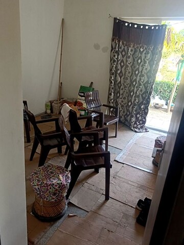 Master Bedroom in 3 BHK Builder Floor at BPTP Amstoria Country Floor, Sector 102 – for Sale