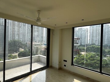 Room in 3 BHK Apartment at Omaxe Designer Villas Mayfield Garden, Sector 51 – for Rent
