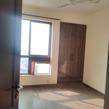 Room in 2 BHK Apartment at Unitech The Residences Sector 33, Sector 33 – for Rent
