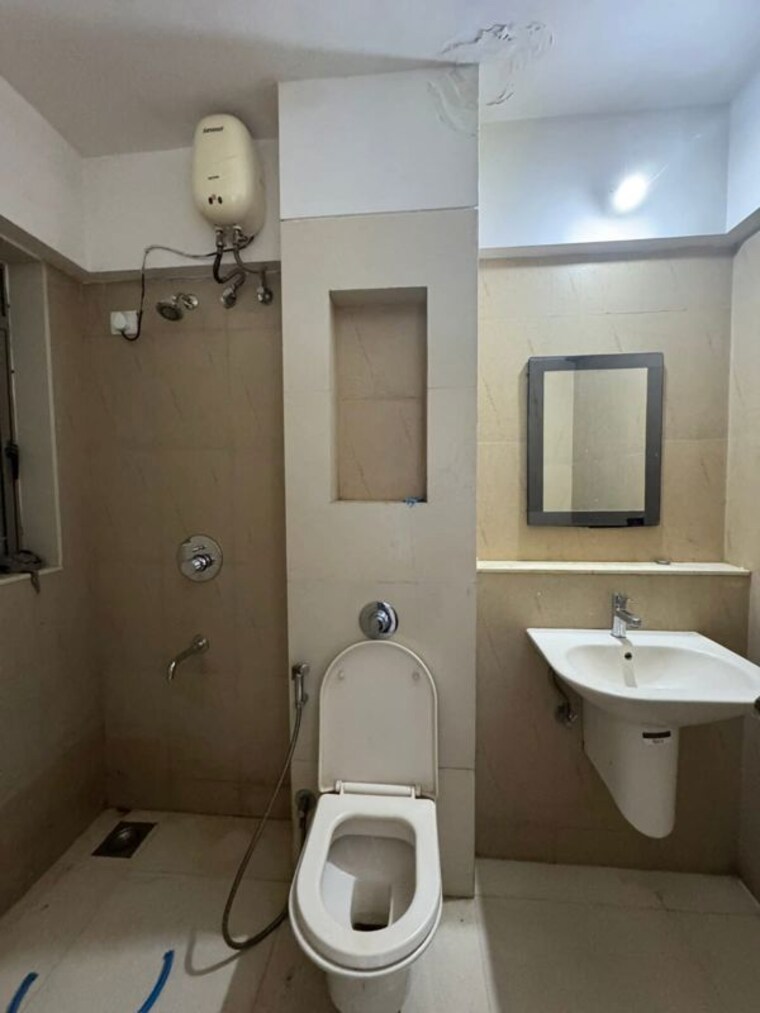 Bathroom, lodha-splendora 3 Bedroom 953 Sq.Ft. Apartment In Ghodbunder Road Thane 9864590