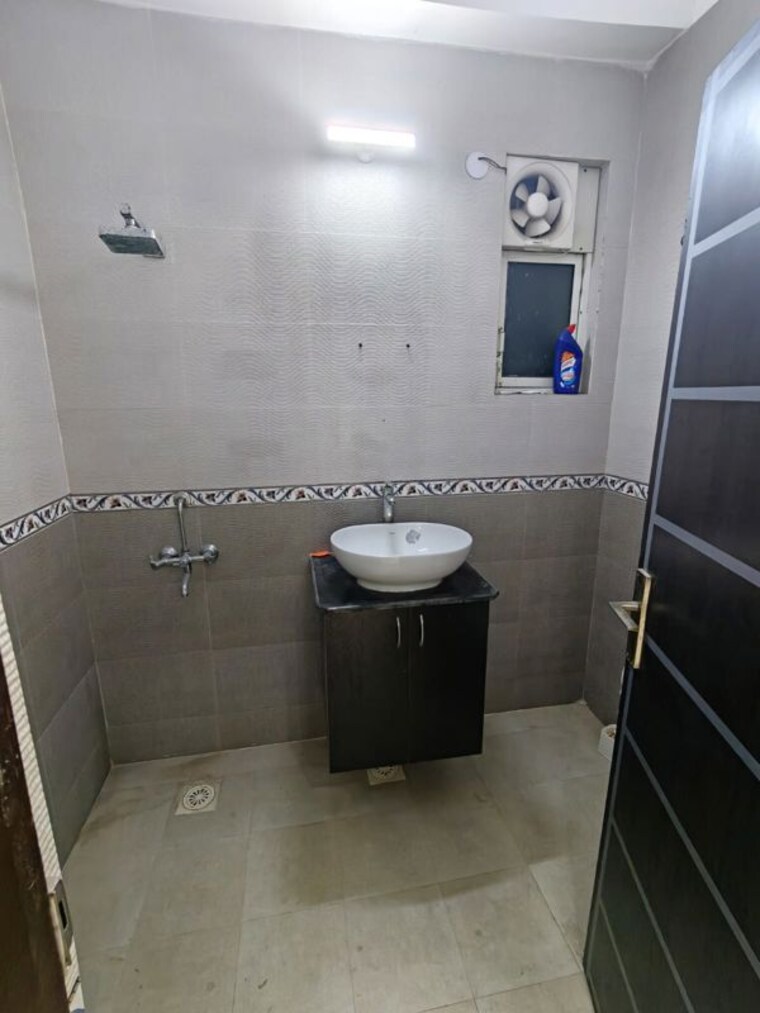 Bathroom, himalaya-tower 2 Bedroom 767 Sq.Ft. Apartment In Ahinsa Khand 1 Ghaziabad 9864591