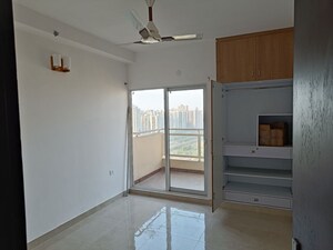 Room in 3 BHK Apartment at Elite Golf Green, Sector 79 – for Rent
