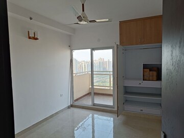 Room in 3 BHK Apartment at Elite Golf Green, Sector 79 – for Rent