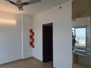 Room in 3 BHK Apartment at Elite Golf Green, Sector 79 – for Rent