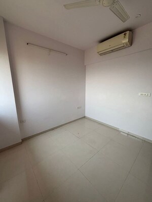 Room in 3 BHK Apartment at Lodha Splendora, Ghodbunder Road – for Sale