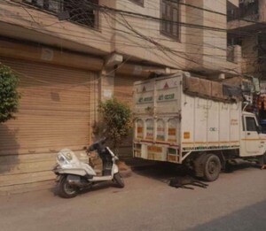  Shop For Rent in Laxmi Nagar