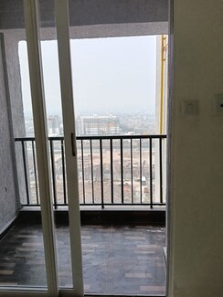 1 BHK + Extra Room Apartment For Sale in Kolte Patil Life Republic R 10