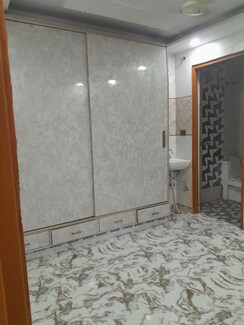 Retail Shop For Sale in Vikas Puri