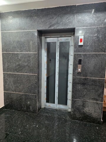 Building Lobby in 1.5 BHK Builder Floor at Ardee City, Sector 52 – for Rent