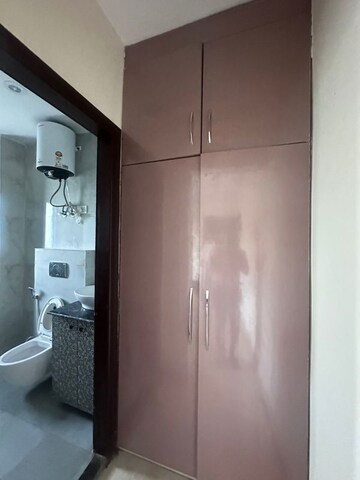 Furnished Amenities in 3 BHK Builder Floor at Sector 52 – for Rent