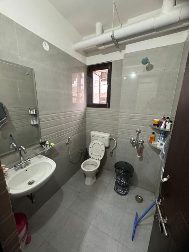 Team Area, ardee-mall 1 RK 180 Sq.Ft. Builder Floor In Sector 52 Gurgaon 9864680