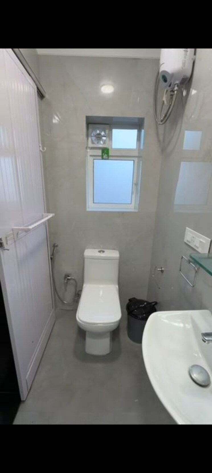 Bathroom, abdul-hussain-potia-apartment 3 Bedroom 750 Sq.Ft. Apartment In Kamathipura Mumbai 9864685
