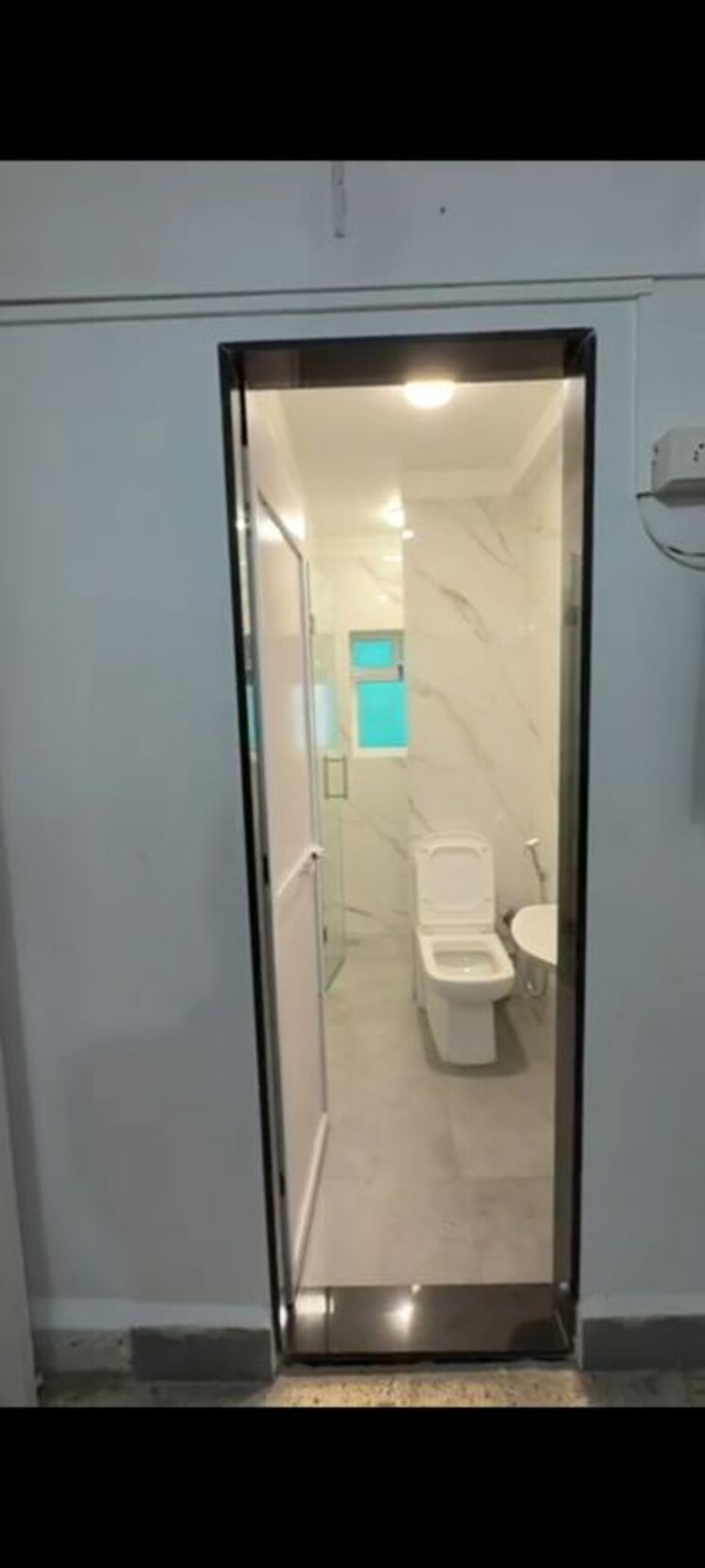 Bathroom, abdul-hussain-potia-apartment 3 Bedroom 750 Sq.Ft. Apartment In Kamathipura Mumbai 9864685