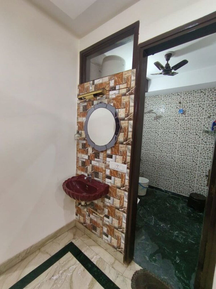 undefined, south extension ii 3 Bedroom 500 Sq.Yd. Apartment In South Extension ii Delhi 9864696