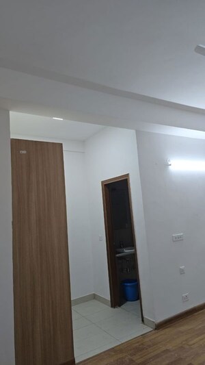Furnished Amenities in 4 BHK Apartment at SS Linden, Sector 84 – for Rent