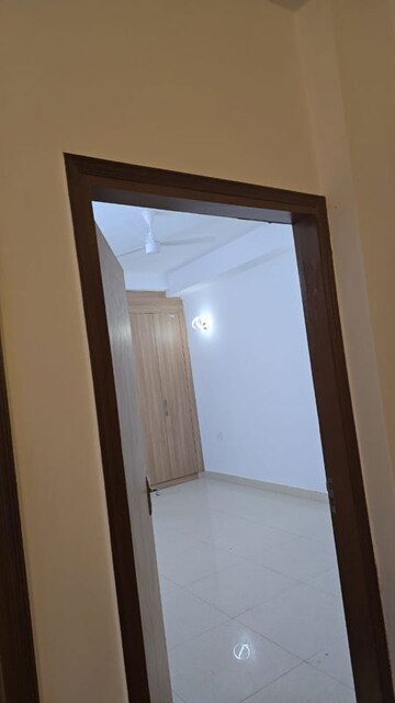 Room in 4 BHK Apartment at SS Linden, Sector 84 – for Rent