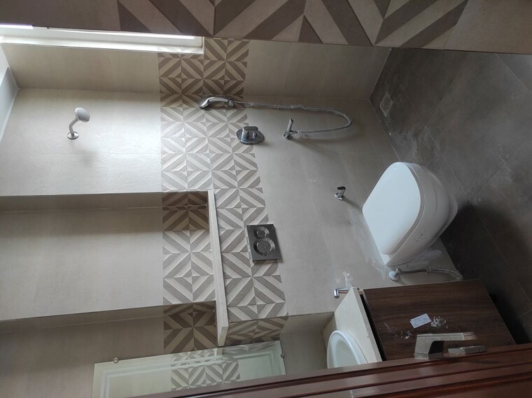 Attached Bathroom, sector 52 3.5 Bedroom 2700 Sq.Ft. Builder Floor In Sector 52 Gurgaon 9864725