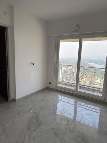 Room in 2 BHK Apartment at Tharwani Vedant Palacia, Wayle Nagar – for Sale