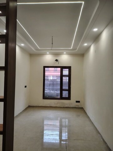 Room in 6 BHK Builder Floor at Dhakoli – for Sale