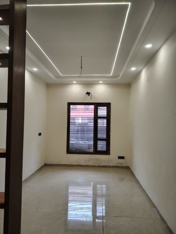 Room, dhakoli 6 Bedroom 225 Sq.Yd. Builder Floor In Dhakoli Zirakpur 9864746