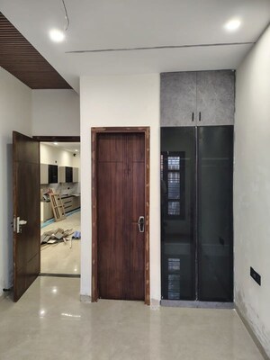 Room in 6 BHK Builder Floor at Dhakoli – for Sale