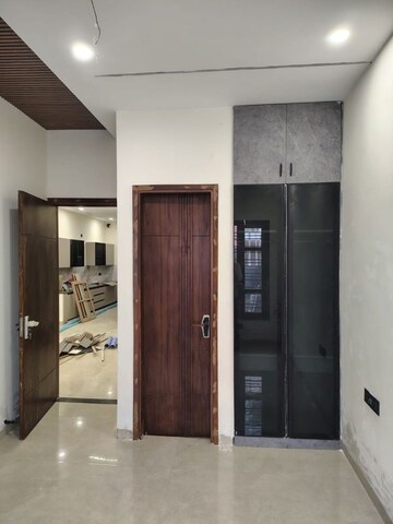 Room in 6 BHK Builder Floor at Dhakoli – for Sale