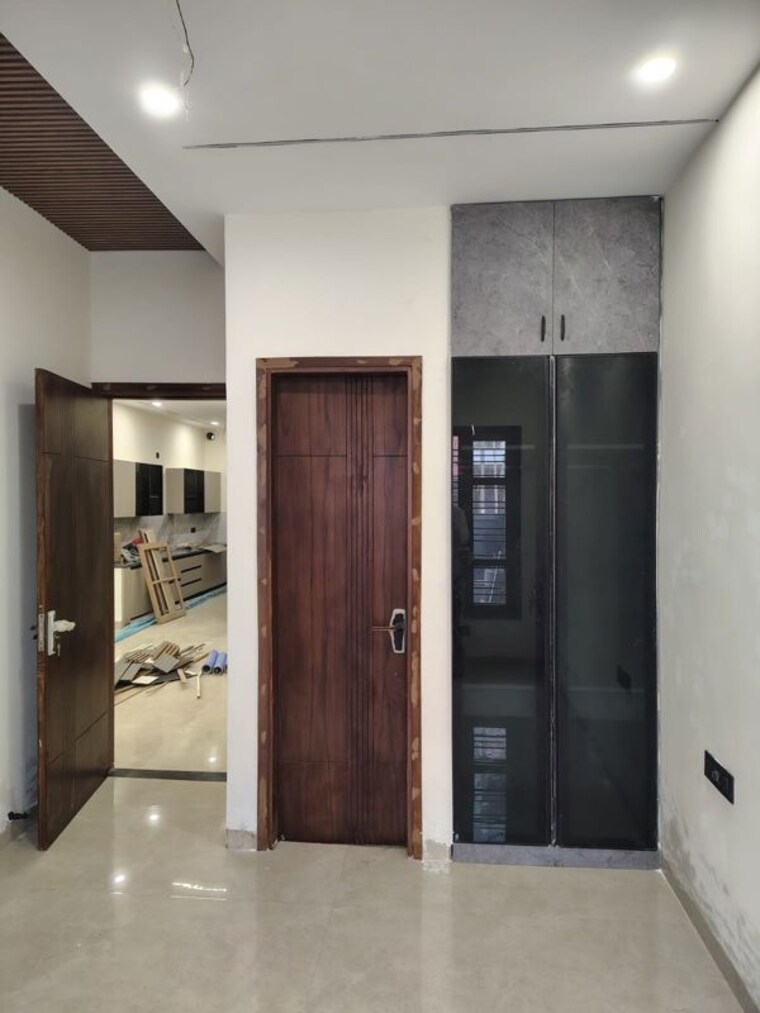 Room, dhakoli 6 Bedroom 225 Sq.Yd. Builder Floor In Dhakoli Zirakpur 9864746