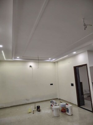 Furnished Amenities in 6 BHK Builder Floor at Dhakoli – for Sale