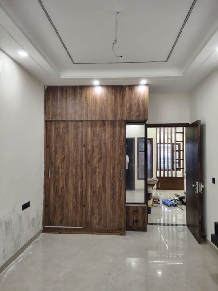 Room, dhakoli 6 Bedroom 225 Sq.Yd. Builder Floor In Dhakoli Zirakpur 9864746