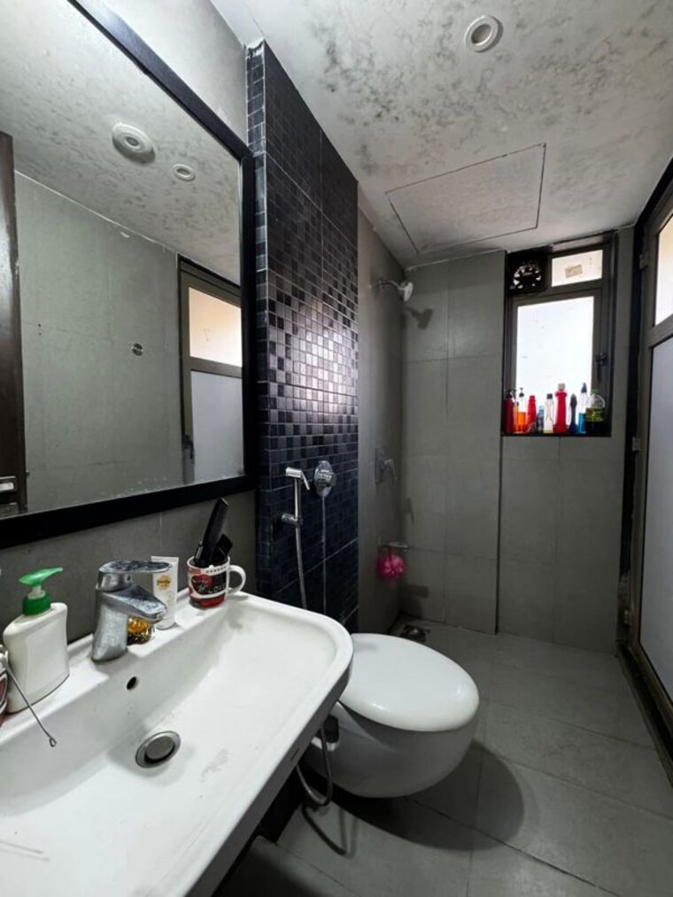 Bathroom, lodha-splendora 1 Bedroom 460 Sq.Ft. Apartment In Ghodbunder Road Thane 9864752