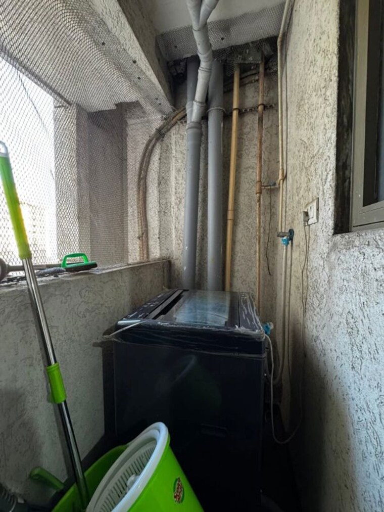 Bathroom, lodha-splendora 1 Bedroom 460 Sq.Ft. Apartment In Ghodbunder Road Thane 9864752