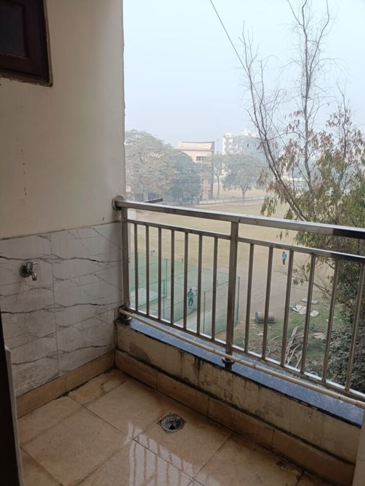 Balcony, sector 73 2 Bedroom 1200 Sq.Ft. Builder Floor In Sector 73 Noida 9864760