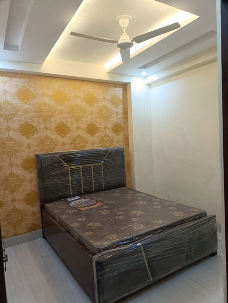 Bedroom, sector 73 2 Bedroom 1200 Sq.Ft. Builder Floor In Sector 73 Noida 9864760