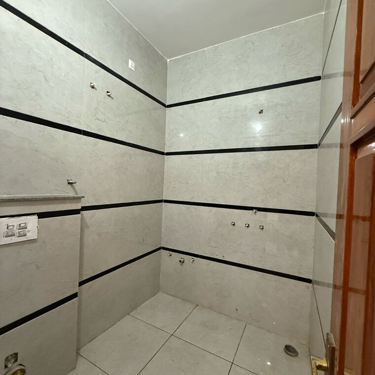 Attached Bathroom, kharar mohali road 3 Bedroom 168 Sq.Yd. Independent House In Kharar Mohali Road Kharar 9861056