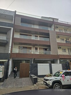 2 BHK Builder Floor For Rent in Sector 73