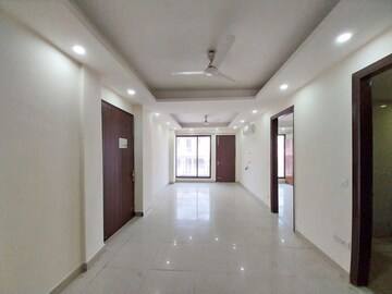 Building Lobby in 4 BHK Builder Floor at AS Tower, Sector 45 – for Sale
