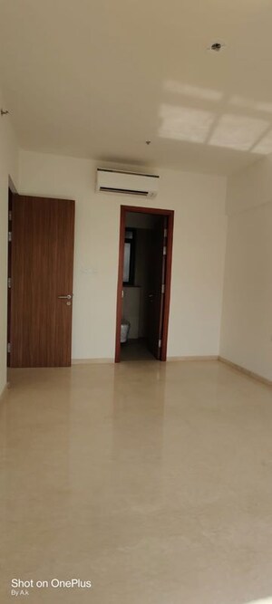 Room in 3 BHK Apartment at Shapoorji Pallonji Vicinia, Powai – for Rent