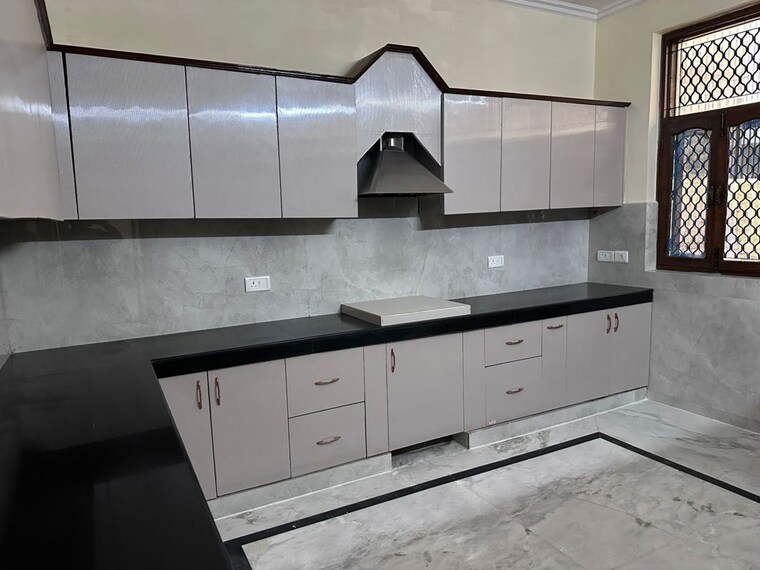 Kitchen, sector 41 6+ Bedroom 180 Sq.Mt. Villa In Sector 41 Noida 9864792