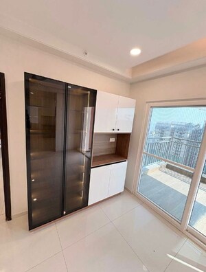 Room in 3 BHK Apartment at Rajapushpa Provincia, Narsingi – for Rent